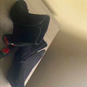 Brand new just wore one time and it’s very comfy